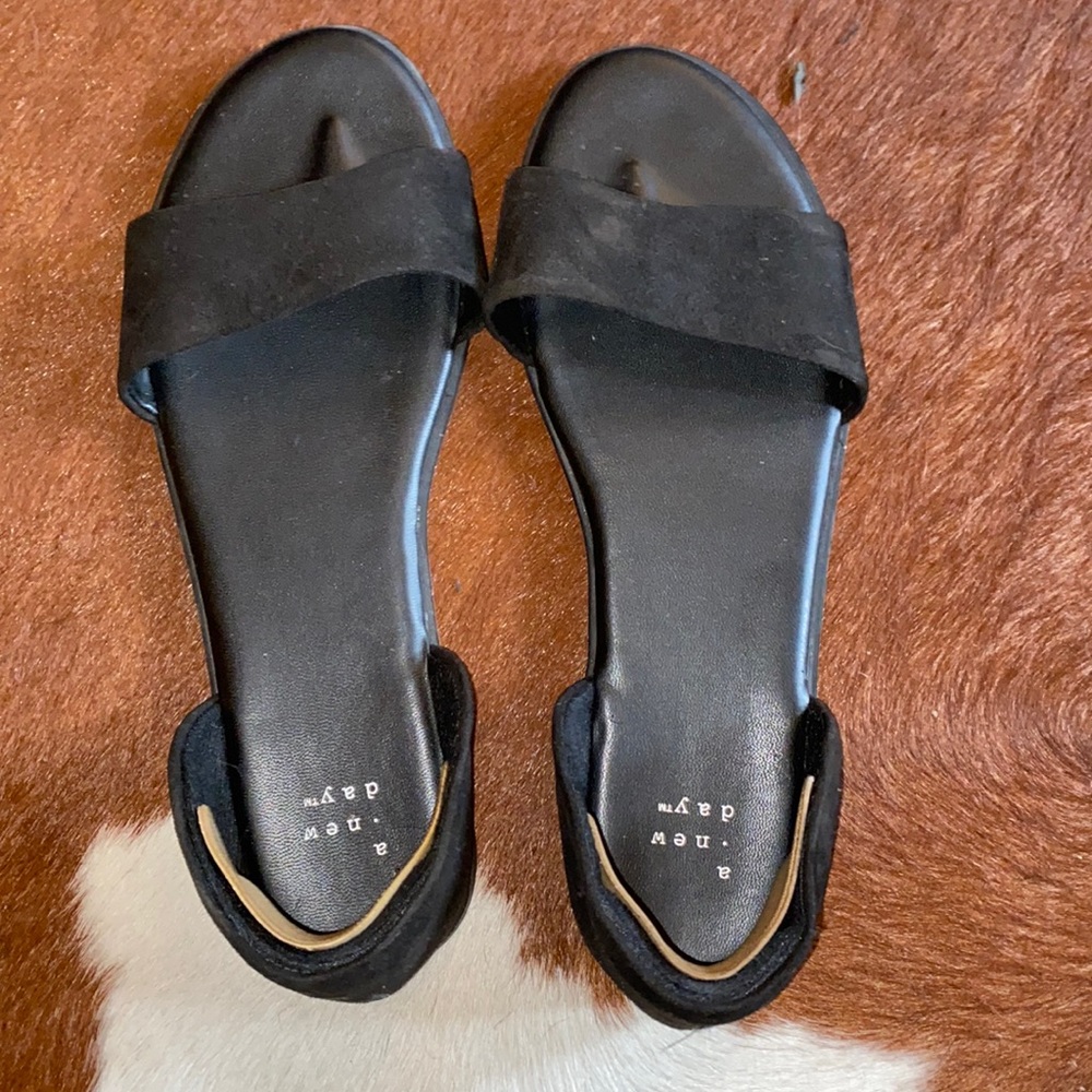 A New Day black flat sandals size 6